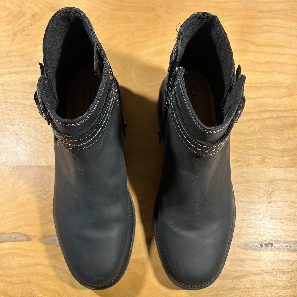 Clarks Women's Maye Strap Ankle Boot Black Leather Size 9.0 M